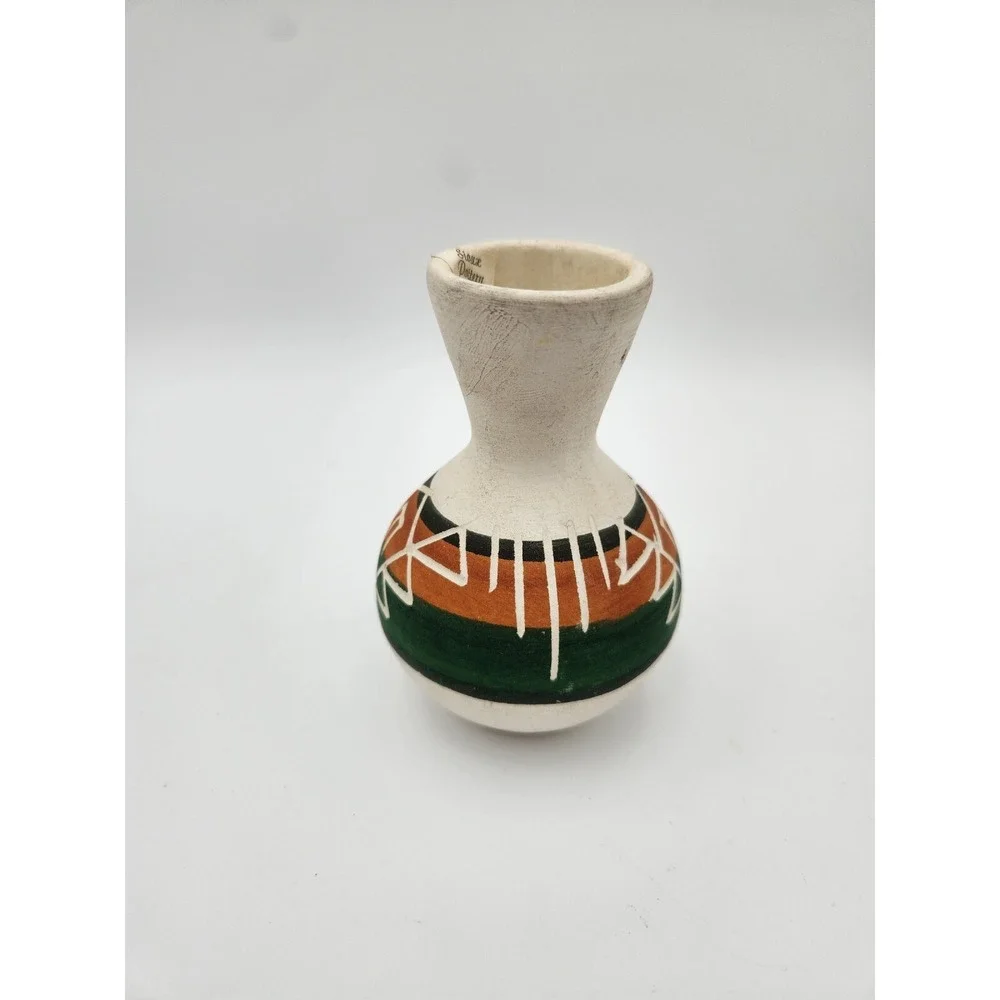 Signed Vintage Sioux Native American Pottery‎ Vase  with paper insert